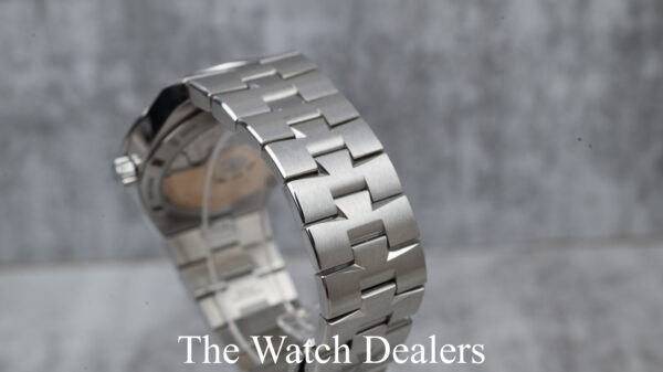 Vacheron Constantin Overseas 4500V (2023) - Image 6